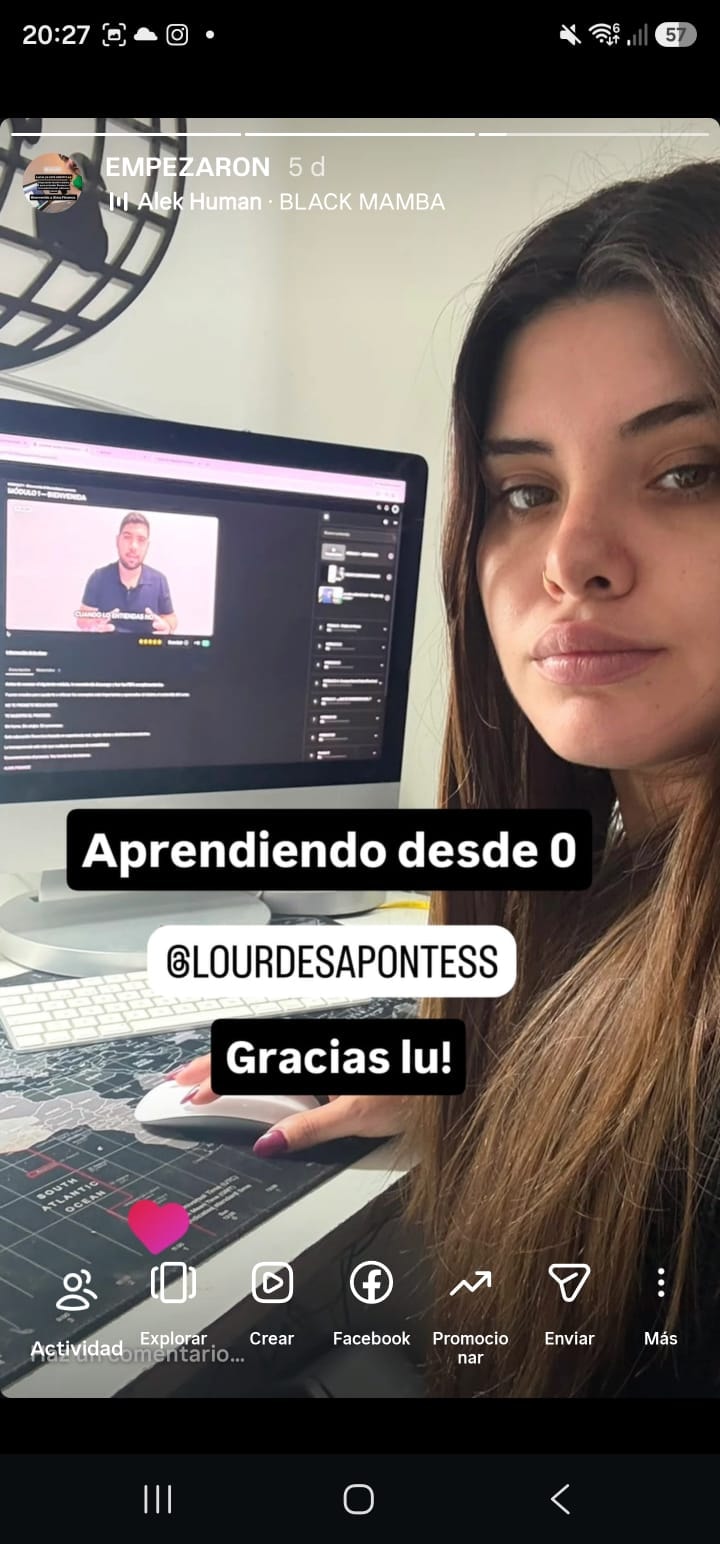 Alumna estudiando el curso de ALMAS FINANCE desde su computadora